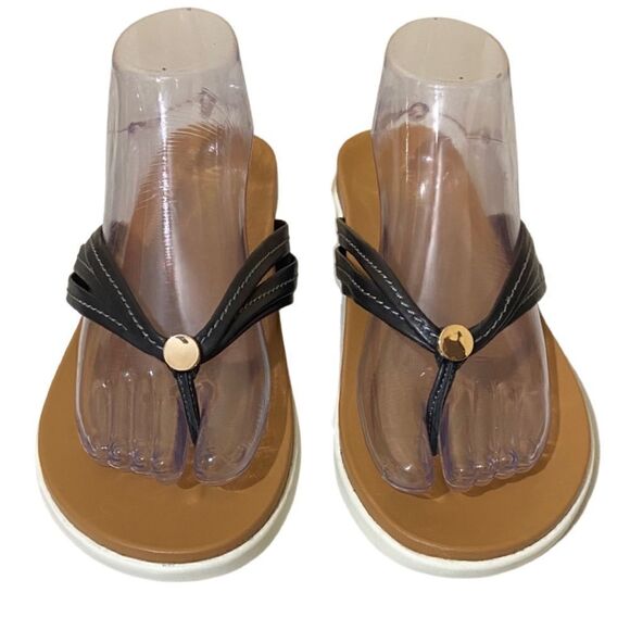 Vionic Catalina Black Strappy Sandals - Picture 2 of 11